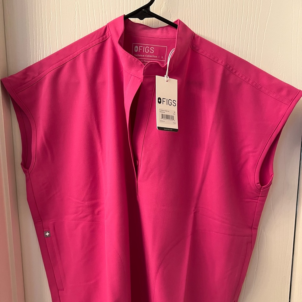 FIGS Scrubs Size SM Rafaela oversized top, and PSM Zamora high waist jogger